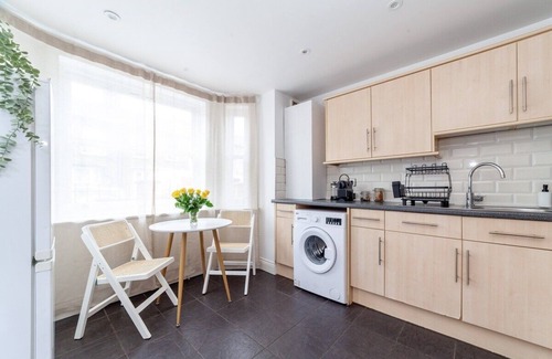 Stratford House | Newly refurbished House - Stratford - w/Parking