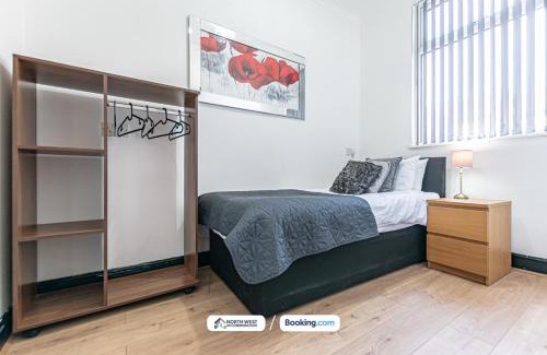 Preston Apartment | Newly Refurbished 3 Bedroom House (Preston)