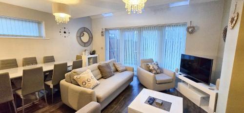 Manchester House | Newly Refurbished 4Bedroom Townhouse by the Etihad