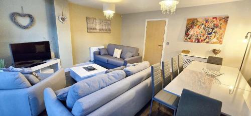 Manchester House | Newly Refurbished 4Bedroom Townhouse by the Etihad
