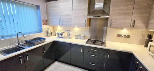 Manchester House | Newly Refurbished 4Bedroom Townhouse by the Etihad