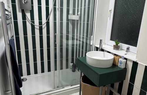 Cirencester Apartment | Newly Refurbished 2 Bedroom Flat
