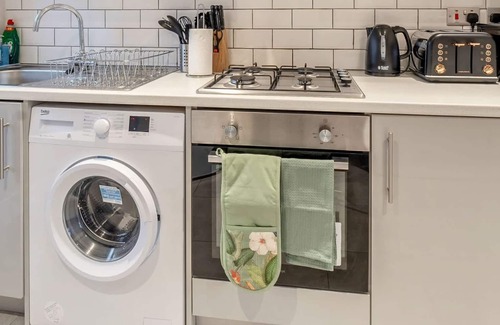 Rushmoor District Apartment | Newly Refurbished 2 Bed Apt for Groups/Contractors
