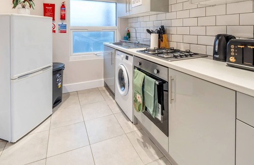 Rushmoor District Apartment | Newly Refurbished 2 Bed Apt for Groups/Contractors