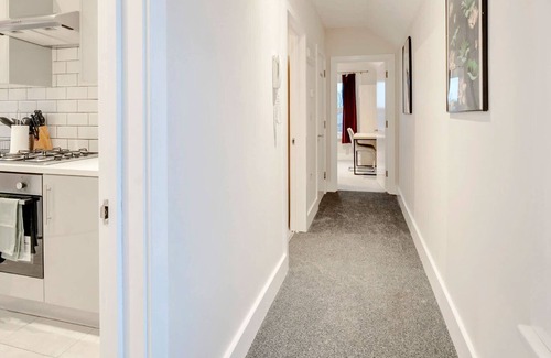 Rushmoor District Apartment | Newly Refurbished 2 Bed Apt for Groups/Contractors