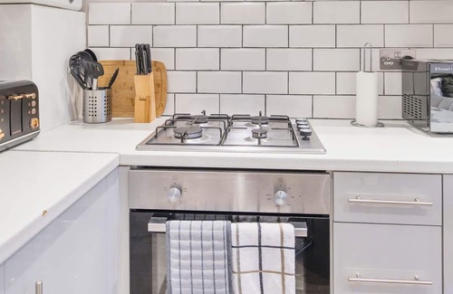 Rushmoor District Apartment | Newly Refurbished Cosy APT for Families/Contractors