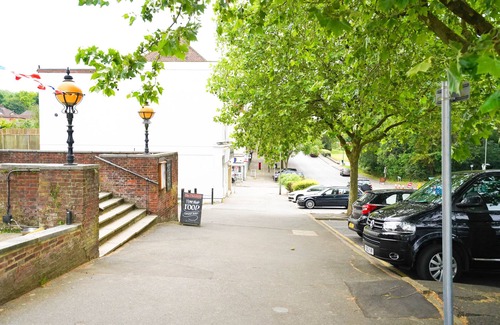 London Borough of Bromley Apartment | *NEWLY REFURBISHED* Greater London Studio 2, Zone 6