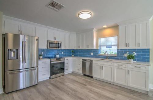 Naples Park House | Newly Refurbished Naples Park Cottage with a Heated Pool