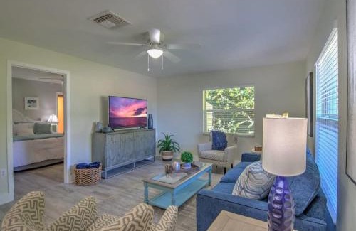 Naples Park House | Newly Refurbished Naples Park Cottage with a Heated Pool