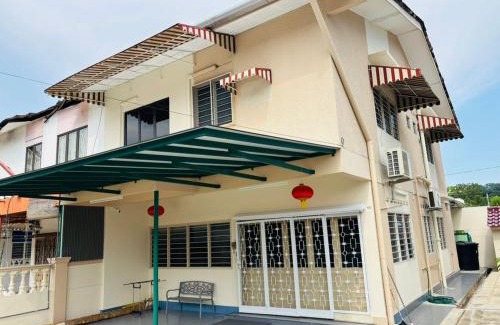 Malacca City House | Newly Refurbished Spacious Home, Family-Friendly, COMFY HILL 2