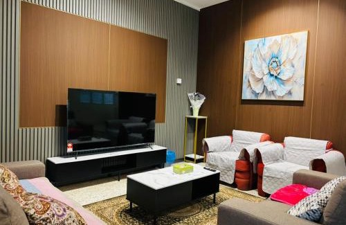 Malacca City House | Newly Refurbished Spacious Home, Family-Friendly, COMFY HILL 2