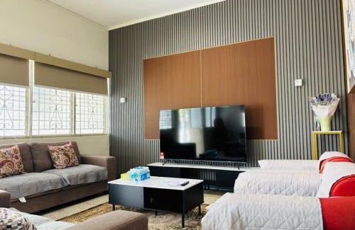 Malacca City House | Newly Refurbished Spacious Home, Family-Friendly, COMFY HILL 2