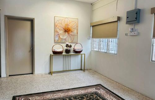Malacca City House | Newly Refurbished Spacious Home, Family-Friendly, COMFY HILL 2