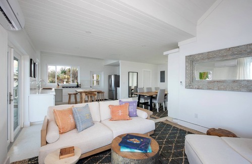 Double Bay House | Newly Remodeled Home on Pink-Sand Double Bay Beach, Spectacular Views