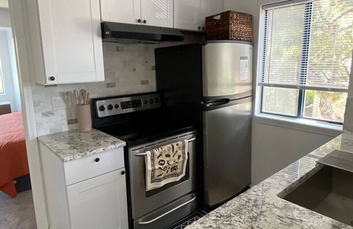 Englewood Condo | Newly Remodeled 2BR w/Pool & Parking–Heart of DTC