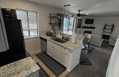 Englewood Condo | Newly Remodeled 2BR w/Pool & Parking–Heart of DTC