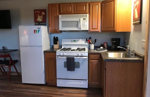Colorado Springs Cottage | Newly Remodeled Pet Friendly Cottage