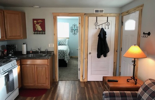 Colorado Springs Cottage | Newly Remodeled Pet Friendly Cottage
