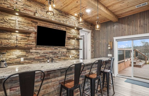 Hallsville Other | Newly remodeled 1822 farmhouse close to Hocking Hills attractions