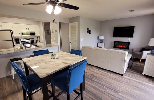 Table Rock Condo | Newly Remodeled 1B/1B condo @ Pointe Royale Resort indoor pool ~ Family Friendly