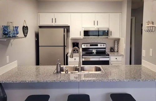 Table Rock Condo | Newly Remodeled 1B/1B condo @ Pointe Royale Resort indoor pool ~ Family Friendly