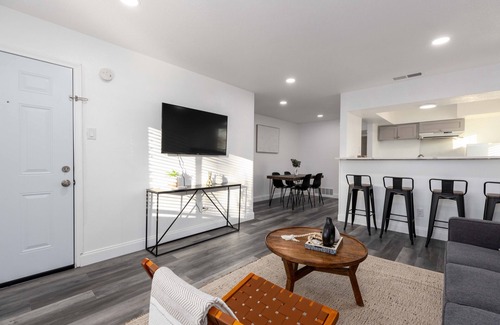 Irving Apartment | Newly Remodeled 1BR Irving Gem!