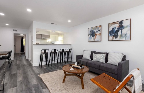 Irving Apartment | Newly Remodeled 1BR Irving Gem!
