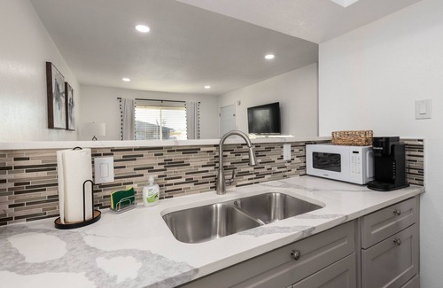 Irving Apartment | Newly Remodeled 1BR Irving Gem!