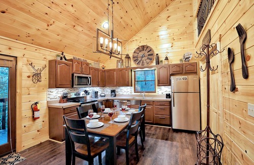 Gatlinburg Cabin | Newly Remodeled! 2 Bedroom Suite Luxury Cabin- Gorgeous Mt Views