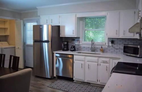 North Raleigh House | Newly Remodeled 2 BR Townhomen