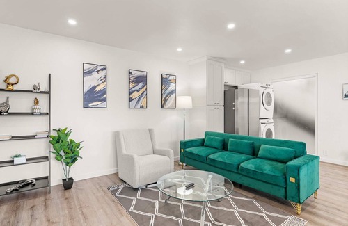 Altadena Apartment | Newly Remodeled 2b2b APT Near Pasadena Old Town