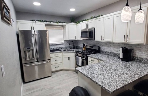 El Paso House | Newly Remodeled 3 B-Room Duplex by UMC/TEXAS TECH