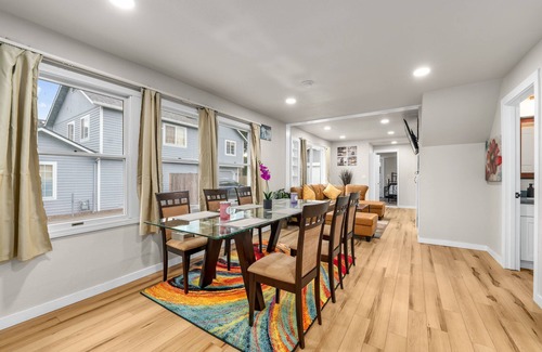 Bryn Mawr-Skyway House | Newly Remodeled 3 King Beds Home - 18 Mins to Airport and DT