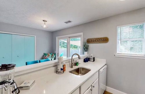 Whitemarsh Island House | Newly Remodeled 3BR/2BA Home w/Putting Green, Sleeps 8