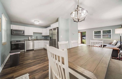Buechel Apartment | Newly Remodeled 3BR with Hot Tub and Game Room