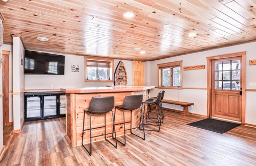 Arbor Vitae House | Newly remodeled 8 bedroom on Little Muskie Lake!