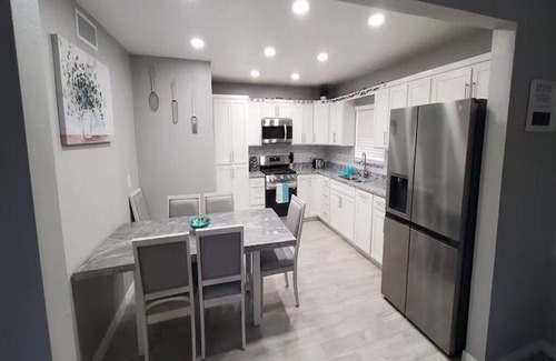El Paso House | Newly Remodeled and Furnished 2 Bedroom Duplex by UMC/Texas Tech
