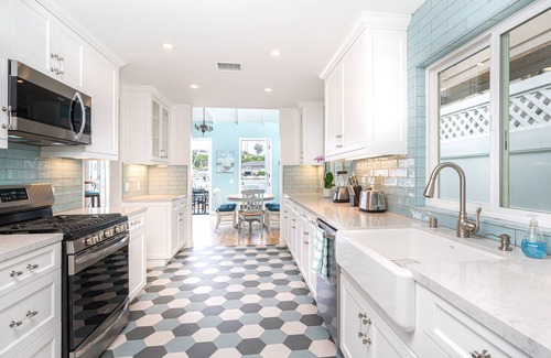Newport Beach House | Newly Remodeled Balboa Island Bayfront