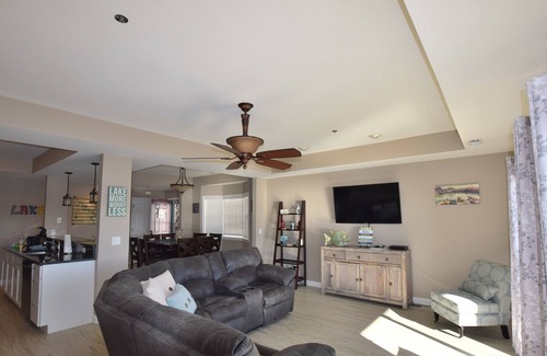 Lakeland Condo | Newly Remodeled -Beautifully Decorated - Spacious Water Front 4 Bdrm & 4 Bath