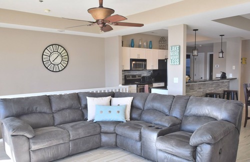 Lakeland Condo | Newly Remodeled -Beautifully Decorated - Spacious Water Front 4 Bdrm & 4 Bath