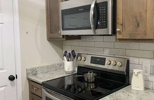 Helen Cabin | Newly Remodeled Cabin on the Chattahoochee! Walking Distance to Helen