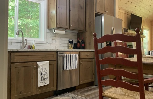 Helen Cabin | Newly Remodeled Cabin on the Chattahoochee! Walking Distance to Helen