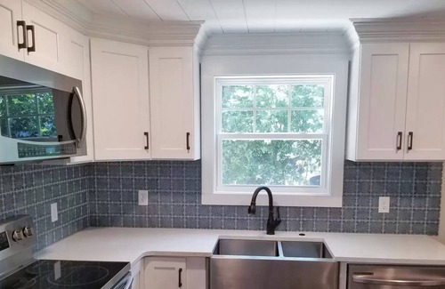 Thomasville House | Newly Remodeled Craftsman Style-Historic District-contact free check-in home