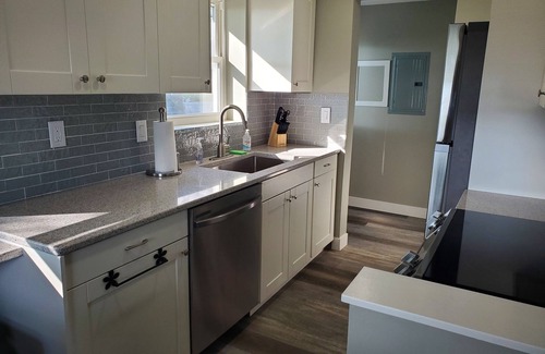Cassopolis Cottage | Newly remodeled Diamond Lake Cottage with Pontoon Boat Available!
