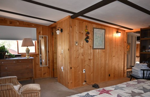 Nathrop Cabin | Newly remodeled Double Love Log Cabin