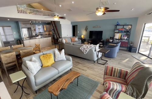 Cedar Creek Reservoir House | Newly Remodeled - Dream Lake Home on Cedar Creek Reservoir 60 mins from Dallas!