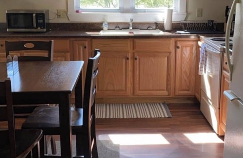 Entriken House | Newly remodeled, family-style home by the lake