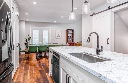 Cottonwood Heights House | Newly remodeled home w/arge private hot tub, fireplace, & nearby park