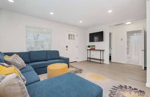 Fresno House | Newly remodeled home on quiet tree lined street centrally located