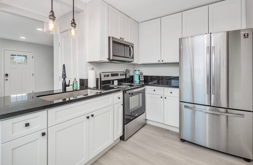 Fresno House | Newly remodeled home on quiet tree lined street centrally located
